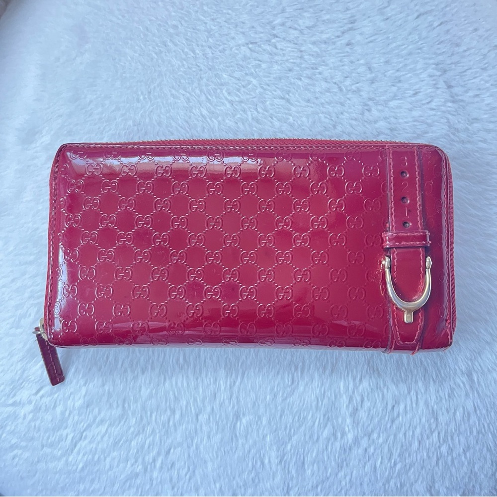 Great DEAL Gucci patent leather zippy long wallet